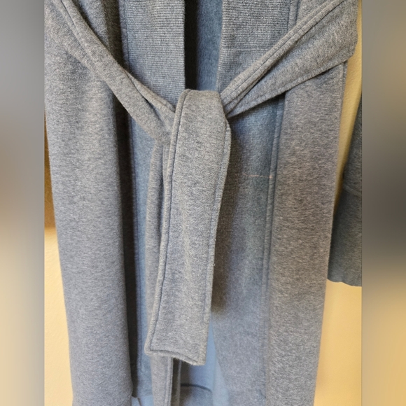 UGG's Iconic Robe - Picture 6 of 9